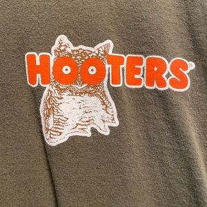 HOOTERS t-shirt